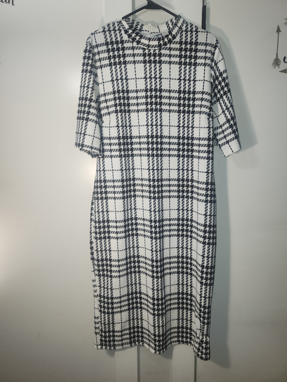 Black and White Plaid Long Sleeve Midi Dress